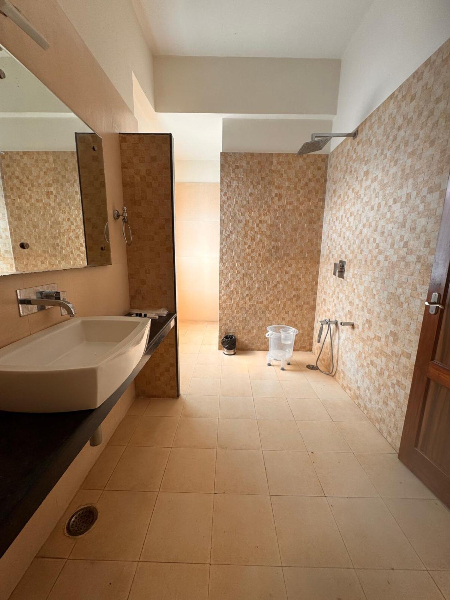 Hl Grand Hotel Lucknow Dış mekan fotoğraf