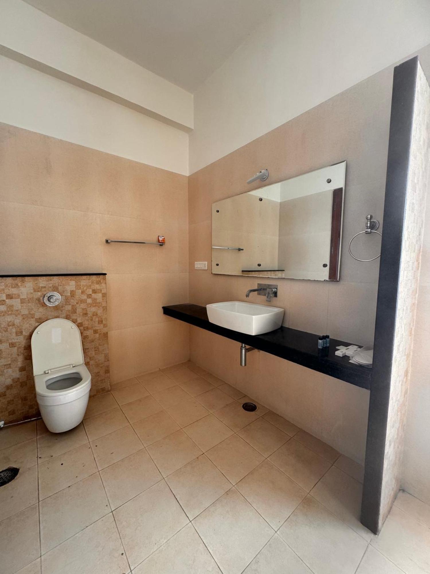 Hl Grand Hotel Lucknow Dış mekan fotoğraf