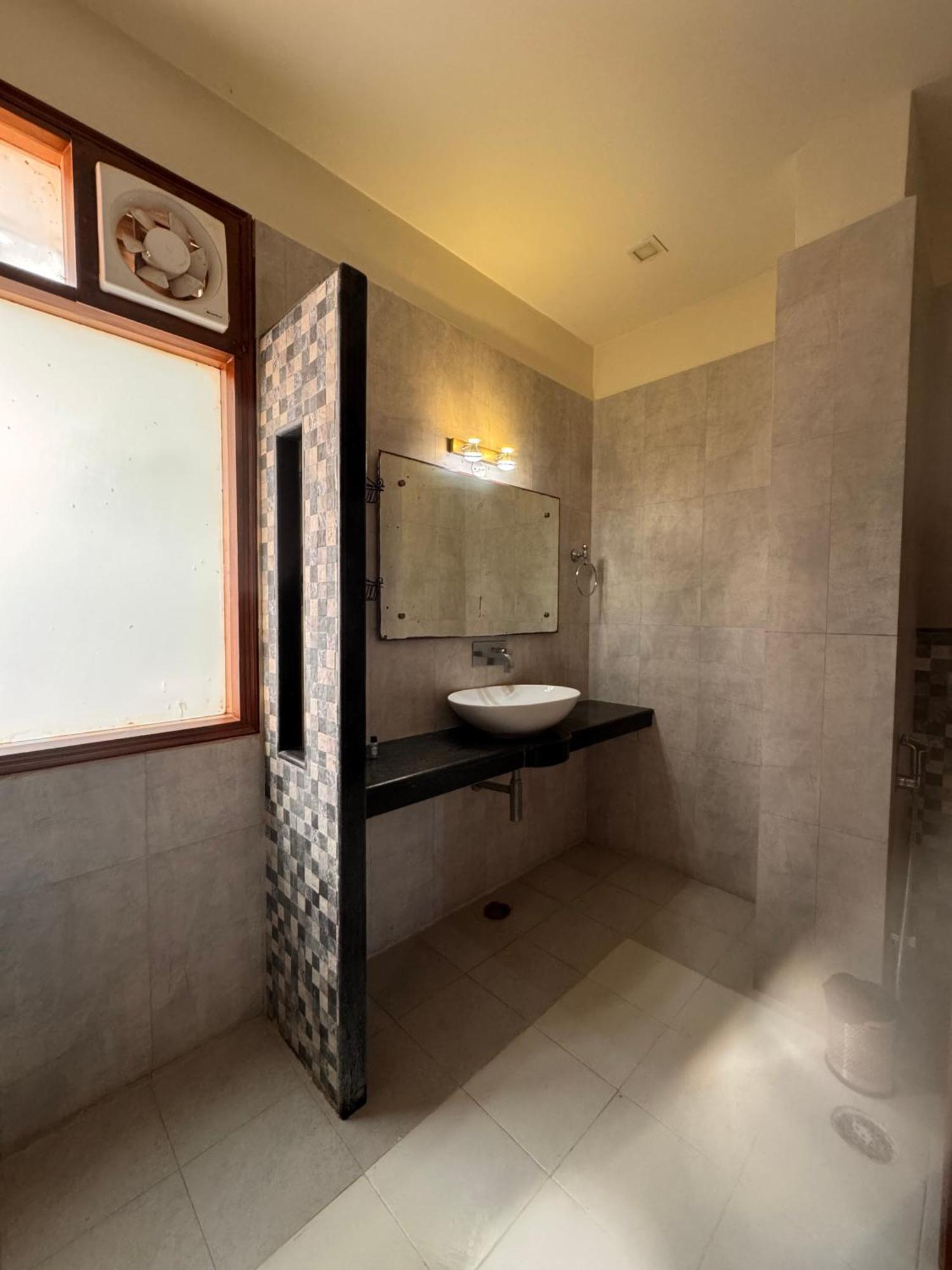 Hl Grand Hotel Lucknow Dış mekan fotoğraf