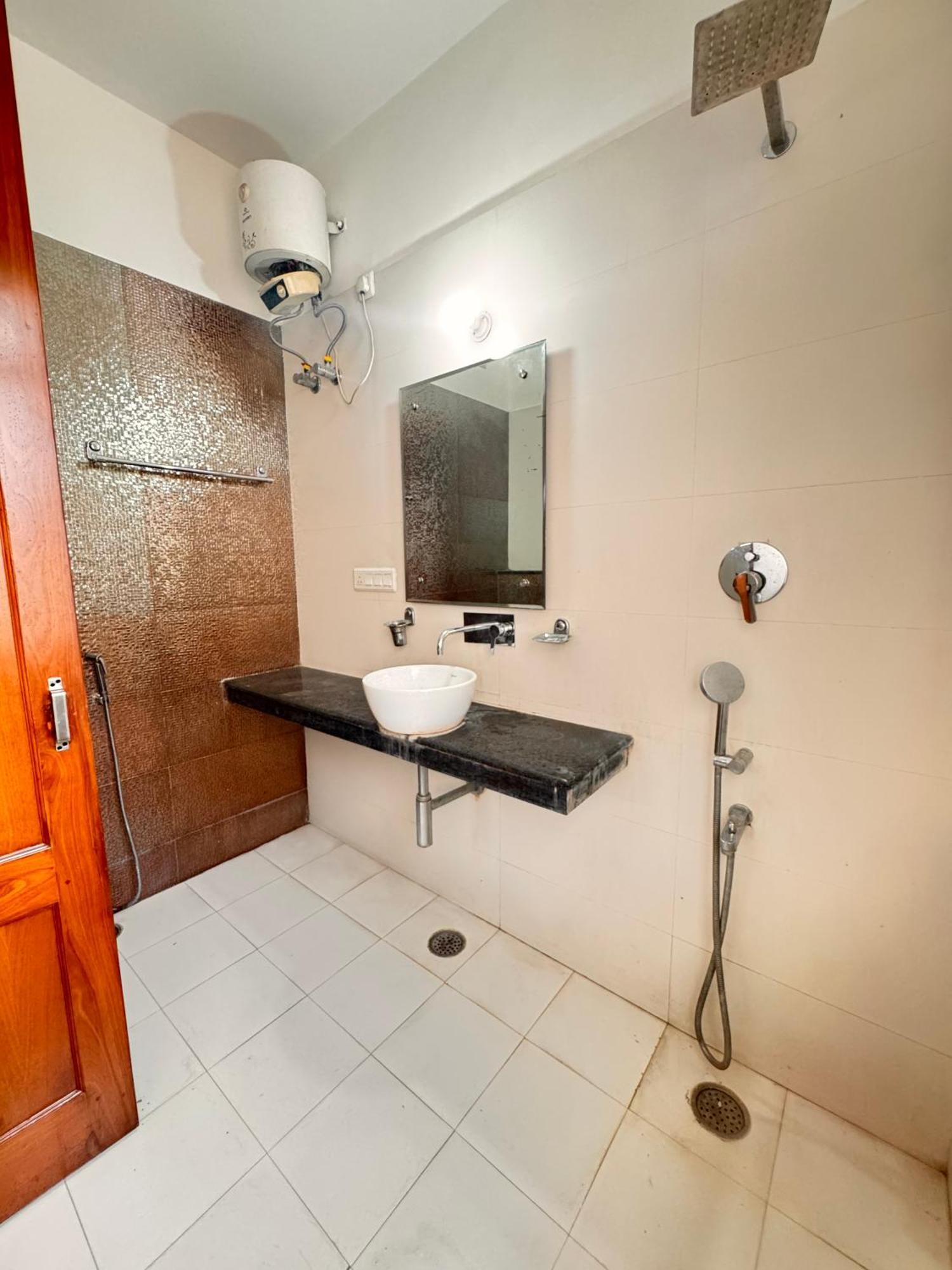 Hl Grand Hotel Lucknow Dış mekan fotoğraf