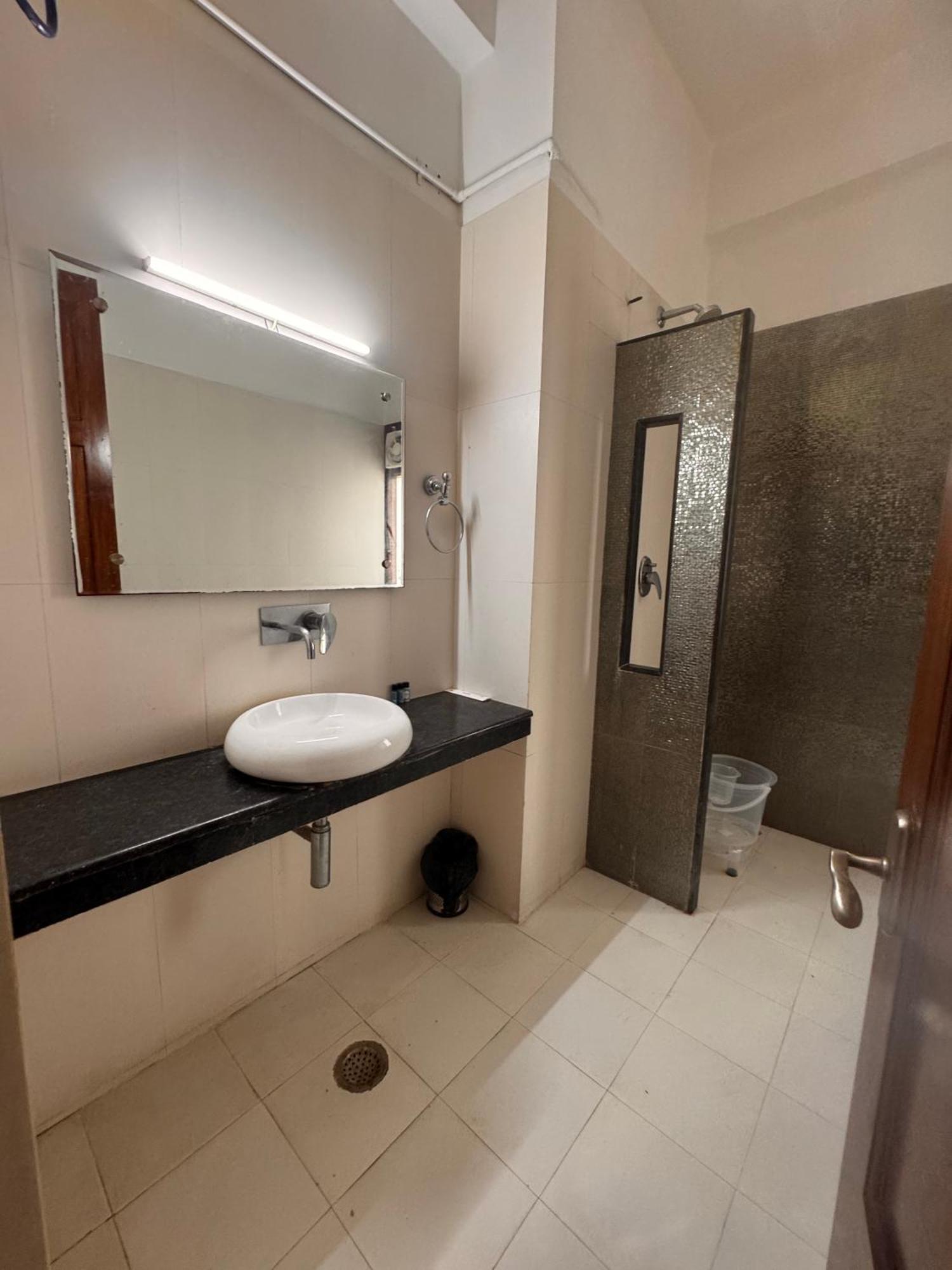 Hl Grand Hotel Lucknow Dış mekan fotoğraf